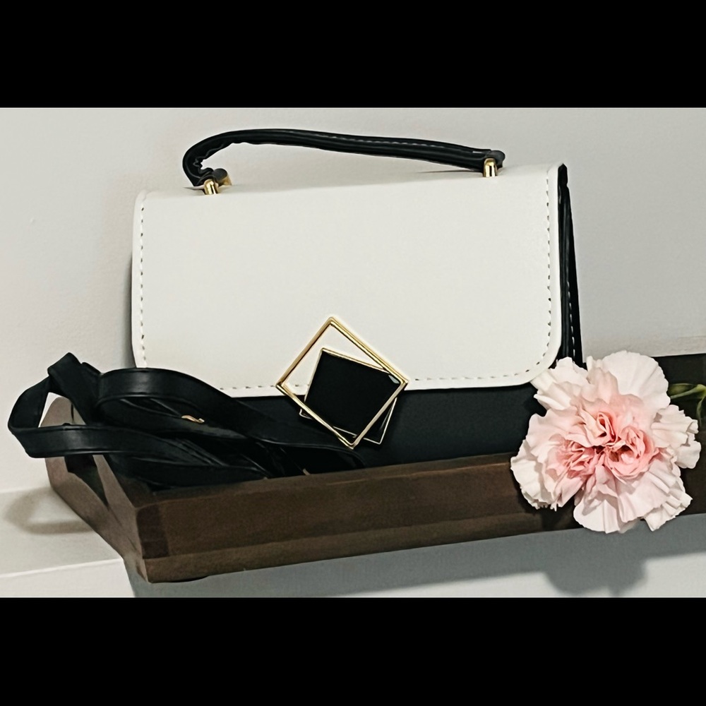 Black and white Hand bag